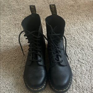 Dr. Martens black leather classic boots size 7 US/ 38 EU